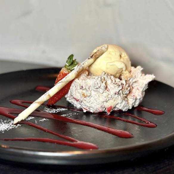 Strawberry pavlova dessert