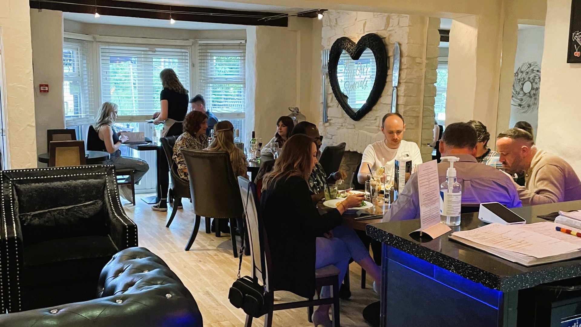 La Luna restaurant dining room