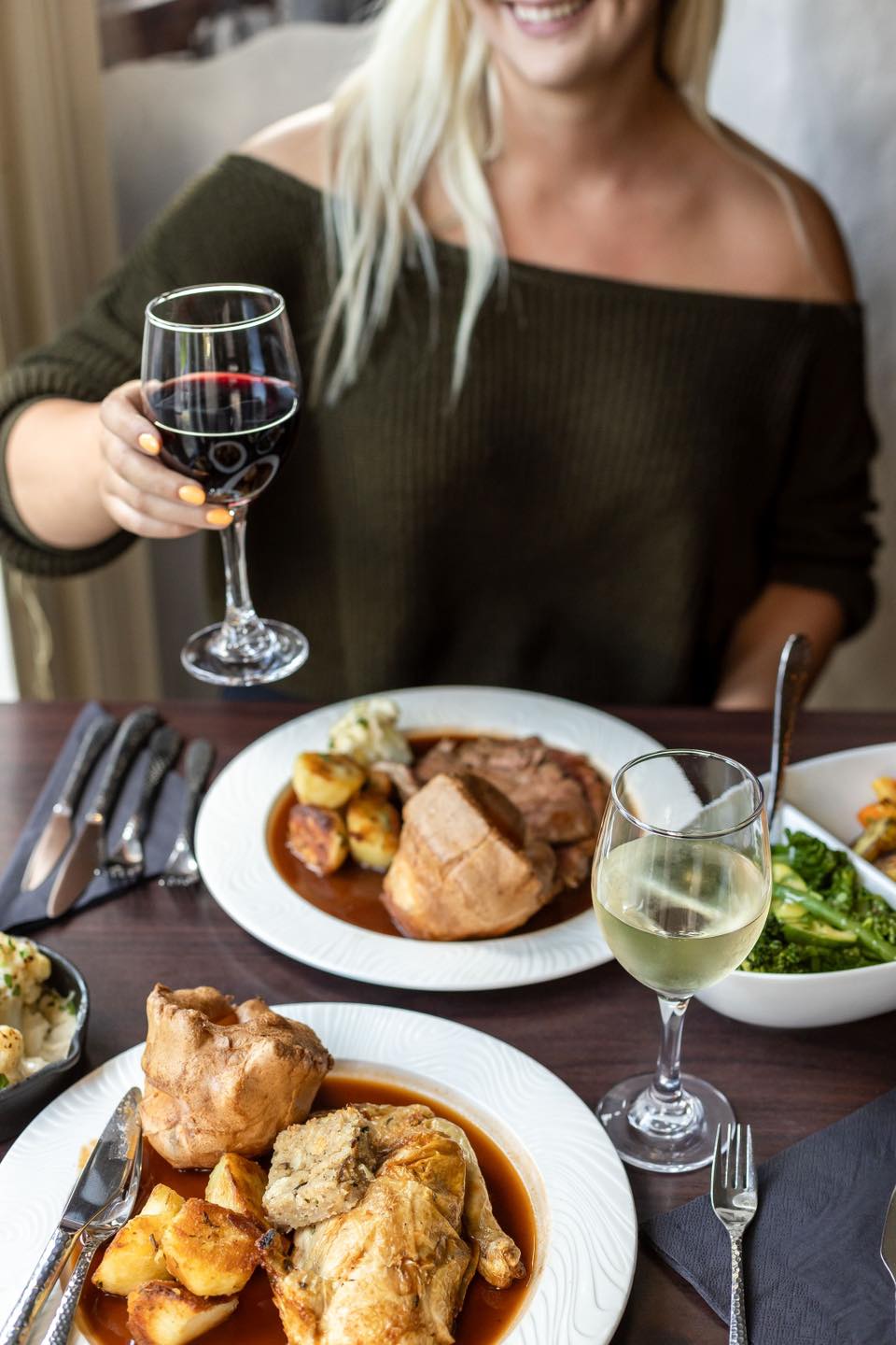 Sunday lunch with wine at La Luna